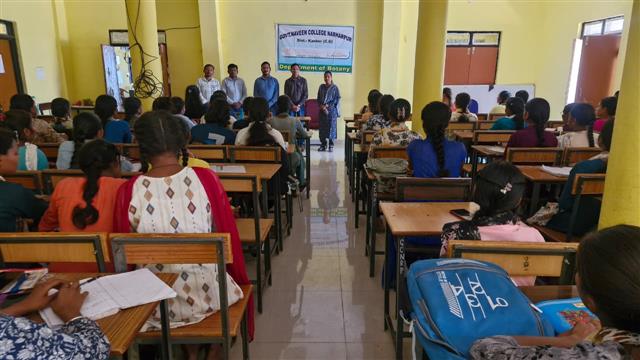 पुष्पीय पौधों पर व्याख्यानकर्ताओं नें छात्रों को दी विविध जानकारी