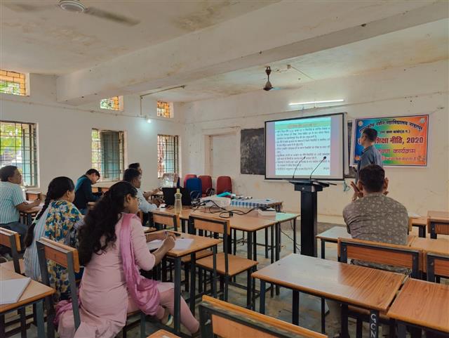 Govt. Naveen Collage, Narharpur | शासकीय नवीन महाविद्यालय नरहरपुर - राष्ट्रीय शिक्षा नीति 2020 संवेदीकरण पर कार्यशाला का आयोजन